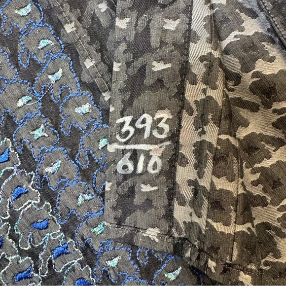 Robert Graham Limited edition button up - Picture 9 of 10